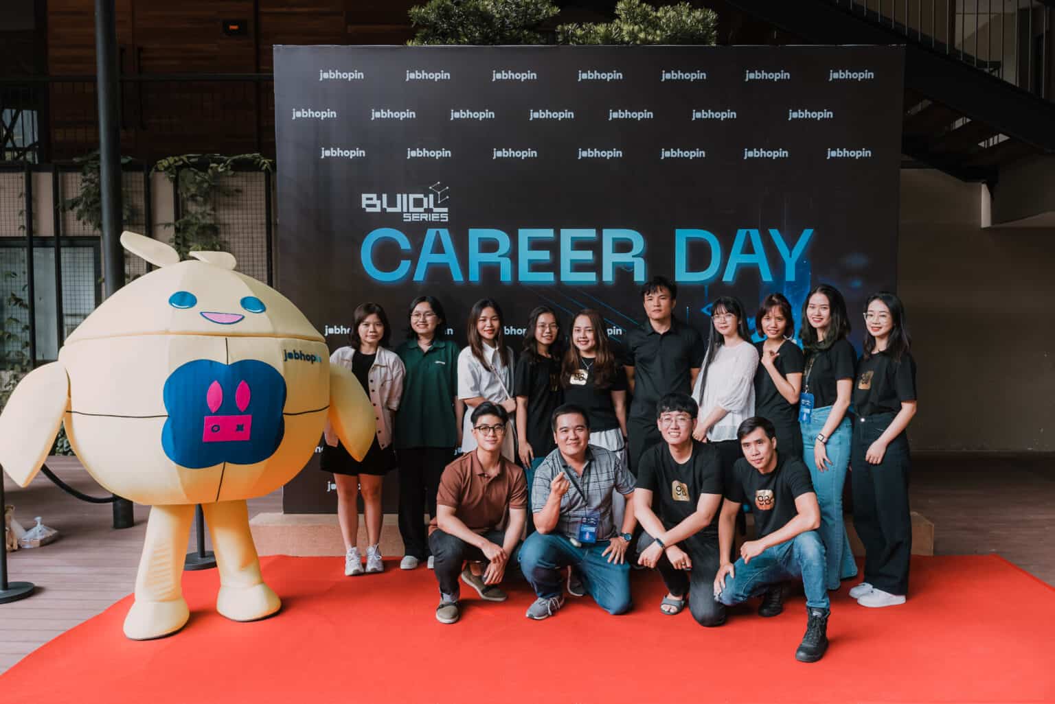 chup-hinh-cung-cac-thanh-vien-của-buidl-career-day